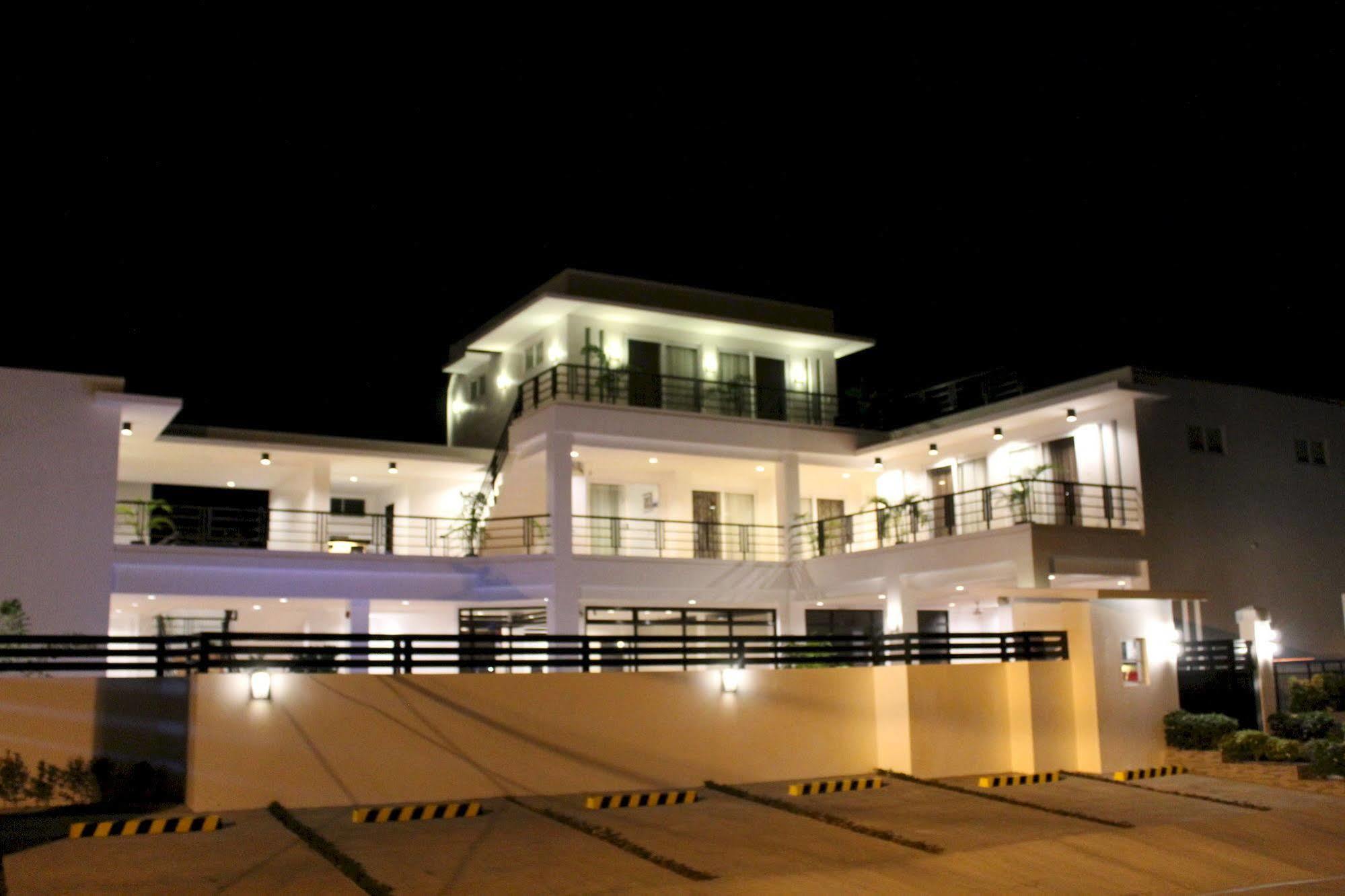 Be-Ing Suites Davao City Extérieur photo