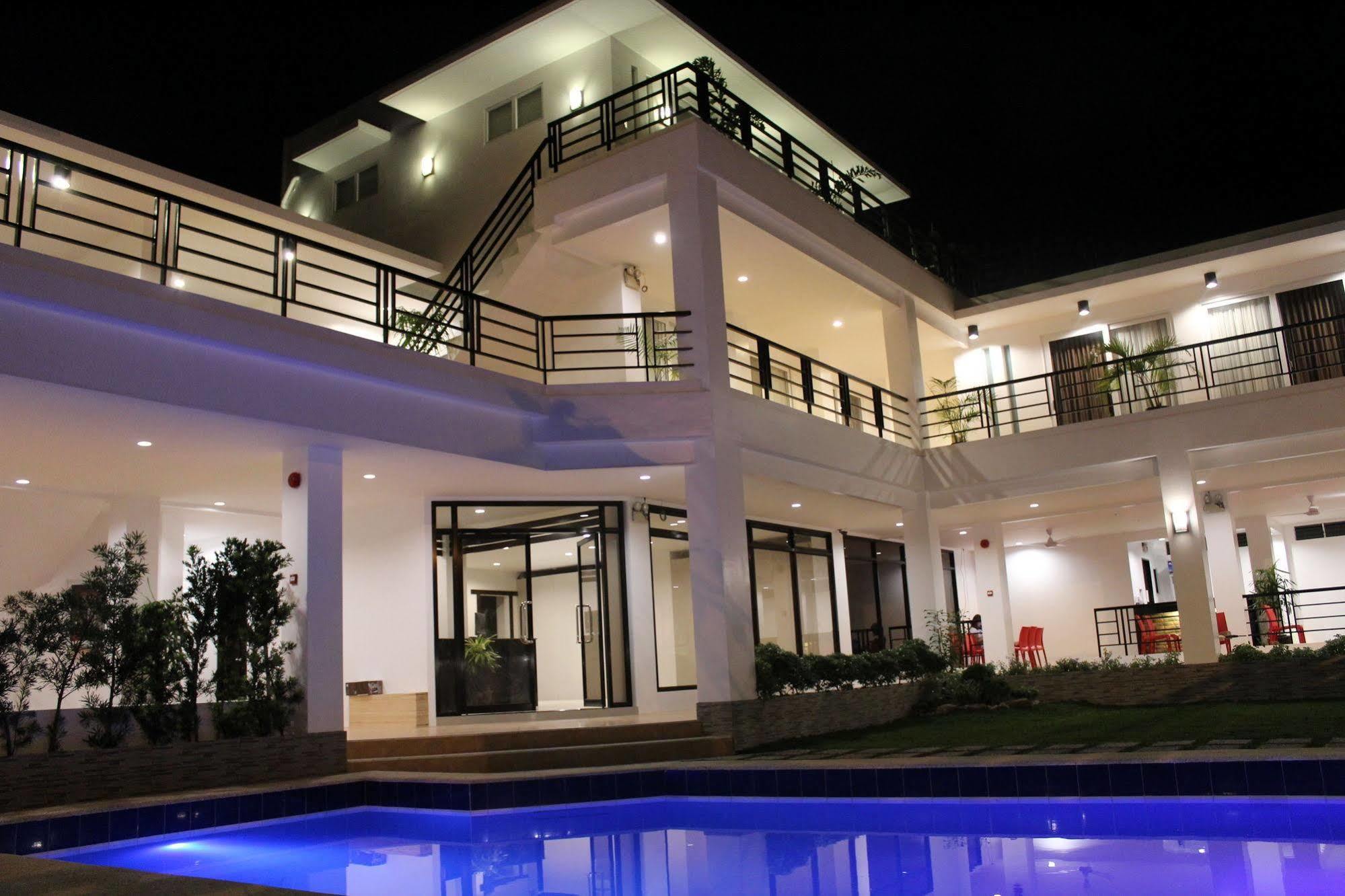 Be-Ing Suites Davao City Extérieur photo